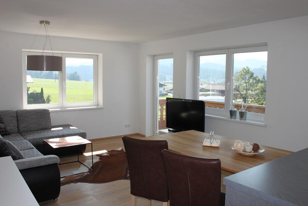 Apartment Am Birkenweg Oberndorf in Tirol Ruang foto